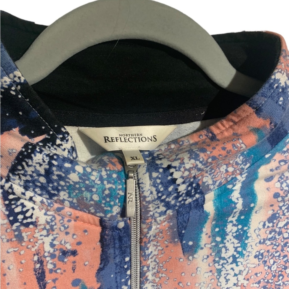 Northern Reflections light zip up. A fun pattern to brighten up any‎ outfit.